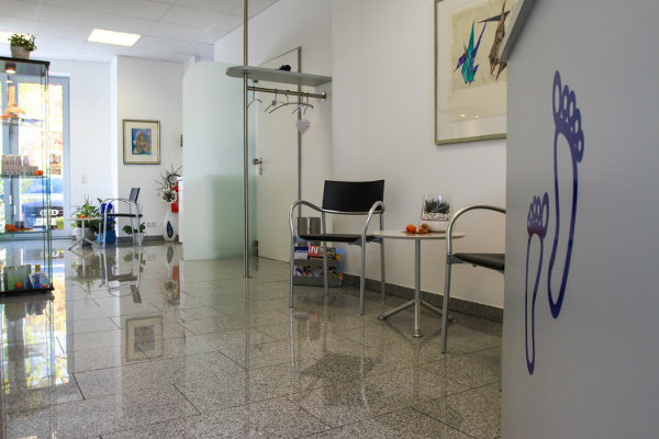Warteecke und Garderobe